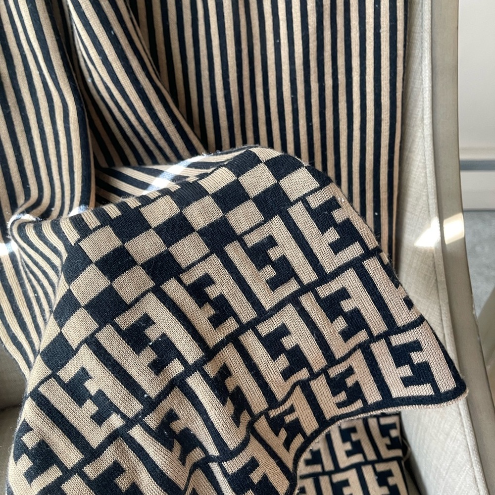 Authentic Fendi vintage wool scarf (KLV18) - Picture 3 of 8